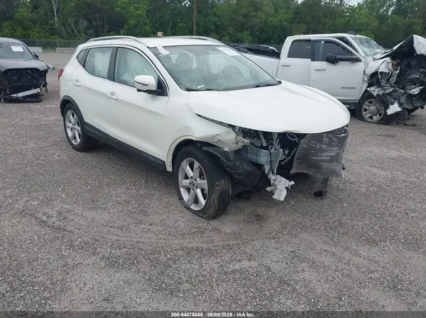 JN1BJ1CR9JW288205 2018 NISSAN ROGUE - Image 1