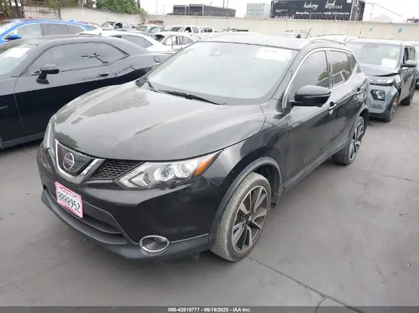 JN1BJ1CR9JW600460 2018 NISSAN ROGUE - Image 2