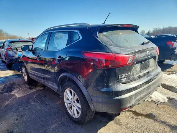 JN1BJ1CRXHW105209 2017 NISSAN ROGUE - Image 2