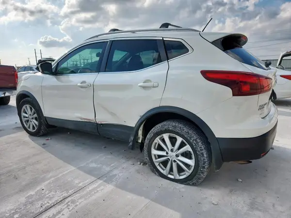 JN1BJ1CRXHW108062 2017 NISSAN ROGUE - Image 2