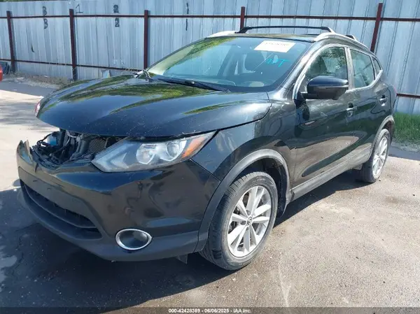 JN1BJ1CRXHW116369 2017 NISSAN ROGUE - Image 2
