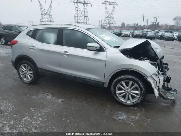 JN1BJ1CRXHW131728 2017 NISSAN ROGUE - Image 1