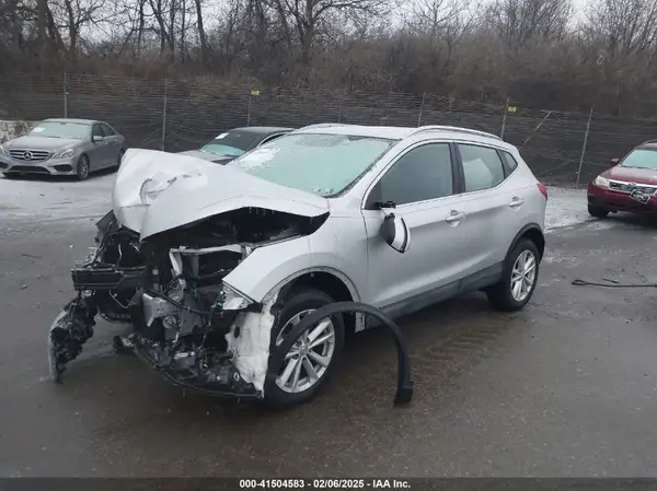 JN1BJ1CRXHW131728 2017 NISSAN ROGUE - Image 2