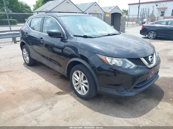 JN1BJ1CRXHW132717 2017 NISSAN ROGUE - Image 1