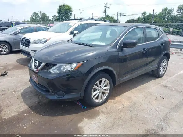JN1BJ1CRXHW132717 2017 NISSAN ROGUE - Image 2