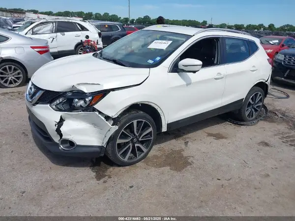 JN1BJ1CRXHW136301 2017 NISSAN ROGUE - Image 2