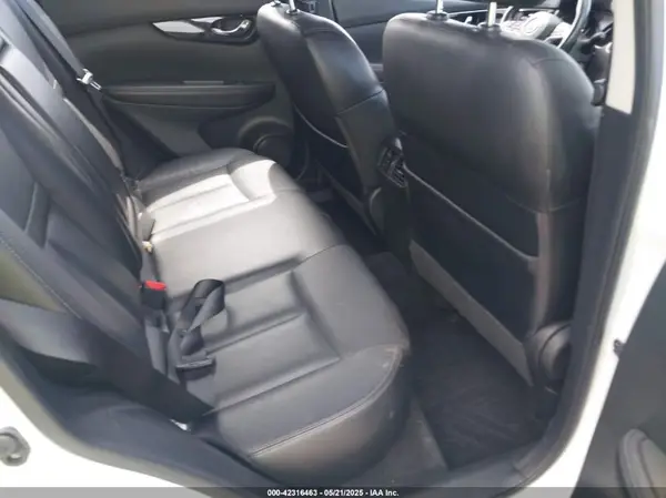 JN1BJ1CRXHW136301 2017 NISSAN ROGUE - Image 8