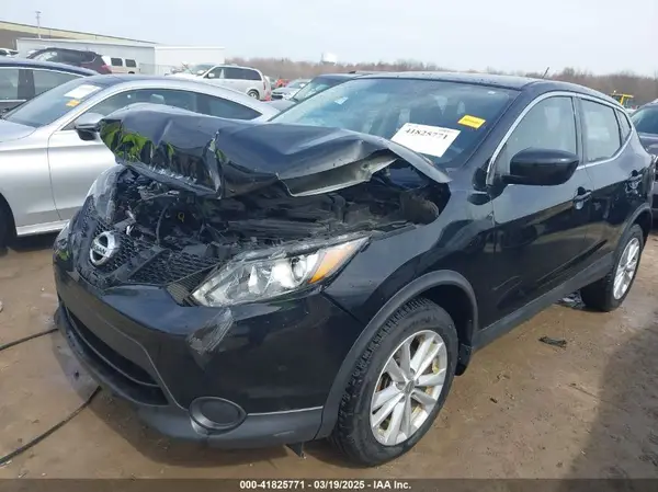 JN1BJ1CRXHW140204 2017 NISSAN ROGUE - Image 2