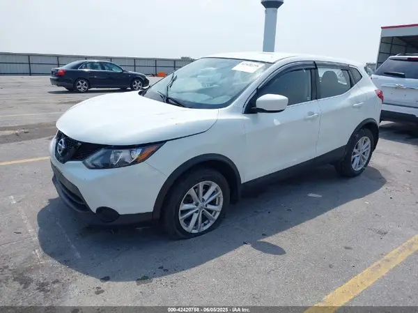 JN1BJ1CRXJW207972 2018 NISSAN ROGUE - Image 2