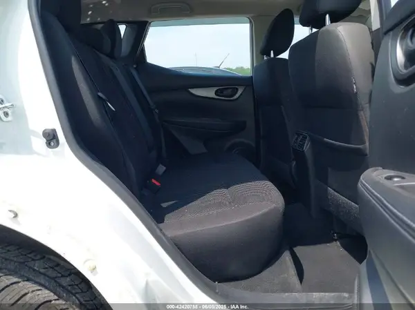 JN1BJ1CRXJW207972 2018 NISSAN ROGUE - Image 8