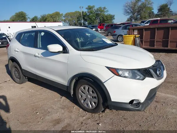 JN1BJ1CRXJW208183 2018 NISSAN ROGUE - Image 1