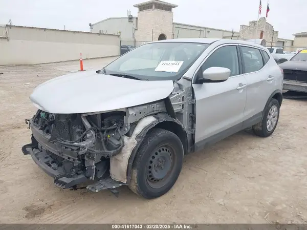 JN1BJ1CRXJW251356 2018 NISSAN ROGUE - Image 2