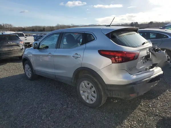JN1BJ1CRXJW256136 2018 NISSAN ROGUE - Image 2