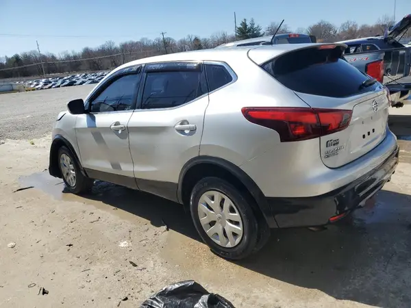 JN1BJ1CRXJW259067 2018 NISSAN ROGUE - Image 2