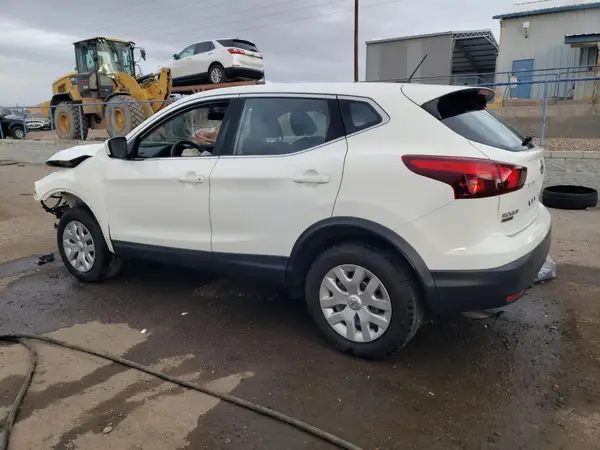 JN1BJ1CRXJW259389 2018 NISSAN ROGUE - Image 2