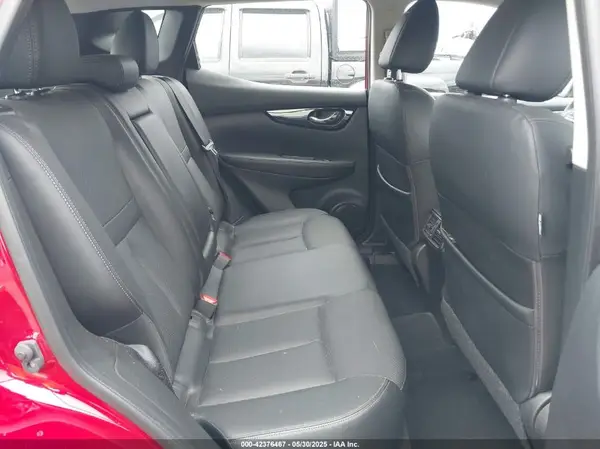 JN1BJ1CRXJW266407 2018 NISSAN ROGUE - Image 8