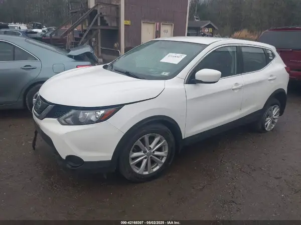 JN1BJ1CRXJW266777 2018 NISSAN ROGUE - Image 2