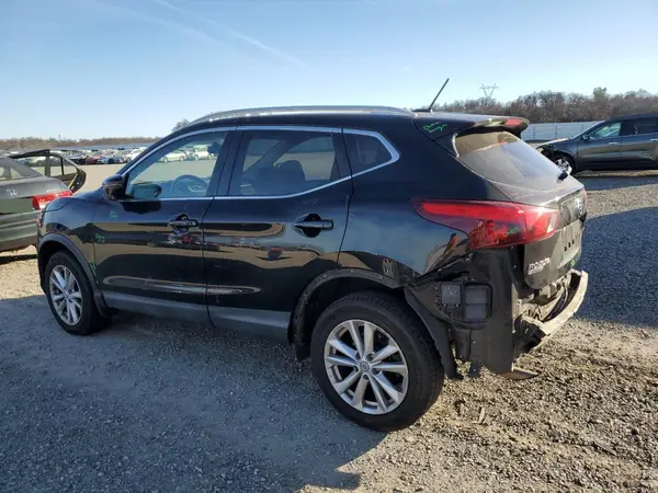 JN1BJ1CRXJW268965 2018 NISSAN ROGUE - Image 2