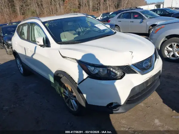 JN1BJ1CRXJW269257 2018 NISSAN ROGUE - Image 1