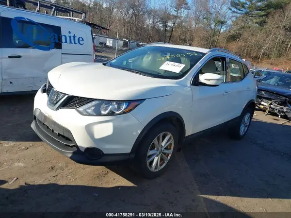 JN1BJ1CRXJW269257 2018 NISSAN ROGUE - Image 2