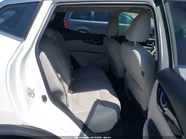 JN1BJ1CRXJW283837 2018 NISSAN ROGUE - Image 8