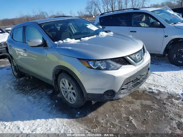 JN1BJ1CRXJW285247 2018 NISSAN ROGUE - Image 1