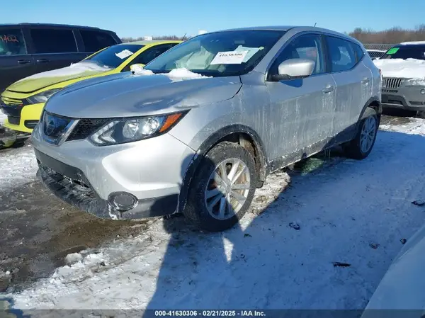 JN1BJ1CRXJW285247 2018 NISSAN ROGUE - Image 2