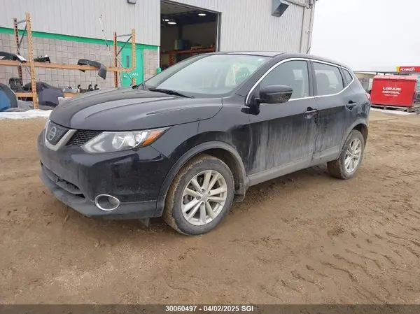 JN1BJ1CRXJW288147 2018 NISSAN ROGUE - Image 2