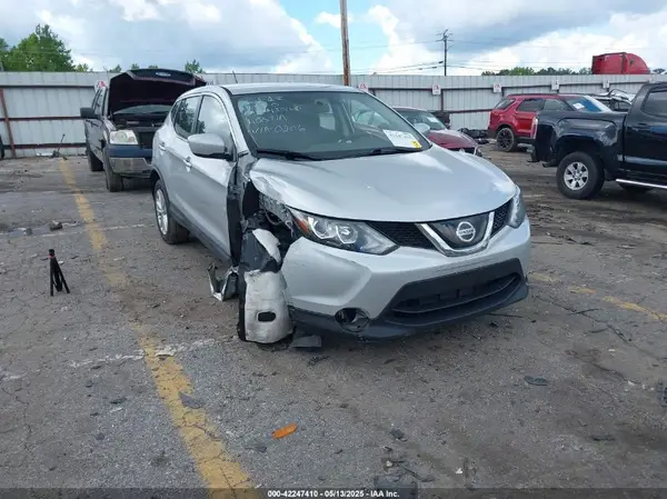 JN1BJ1CRXJW290206 2018 NISSAN ROGUE - Image 1