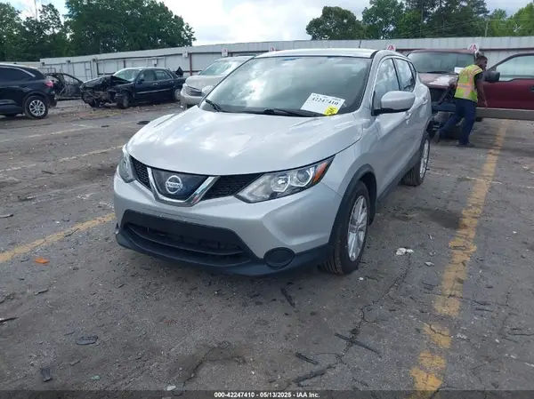 JN1BJ1CRXJW290206 2018 NISSAN ROGUE - Image 2