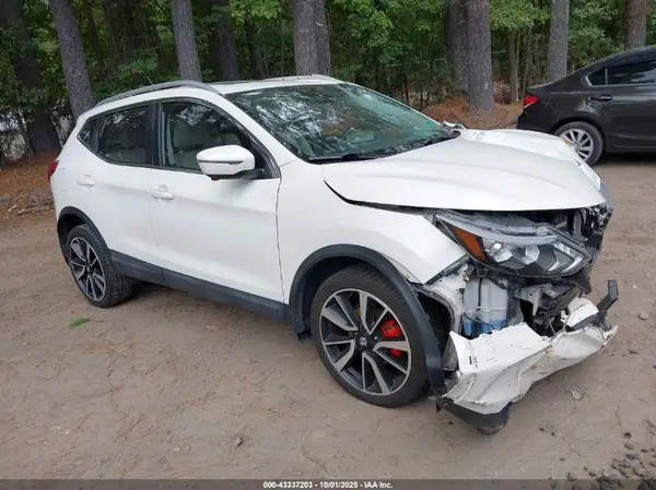 JN1BJ1CRXJW600242 2018 NISSAN ROGUE - Image 1
