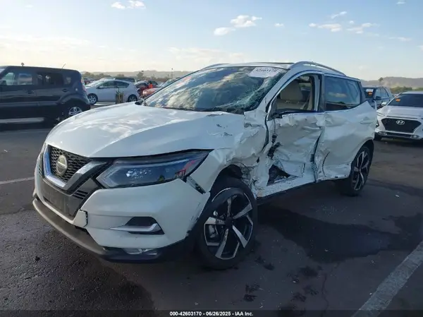 JN1BJ1CV4NW352296 2022 NISSAN ROGUE - Image 2