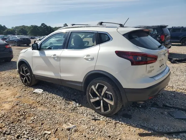 JN1BJ1CV8MW562625 2021 NISSAN ROGUE - Image 2