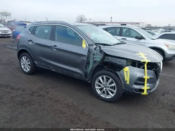 JN1BJ1CW8LW644393 2020 NISSAN ROGUE - Image 1