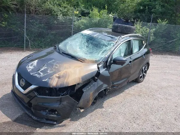JN1BJ1CW8NW496846 2022 NISSAN ROGUE - Image 2