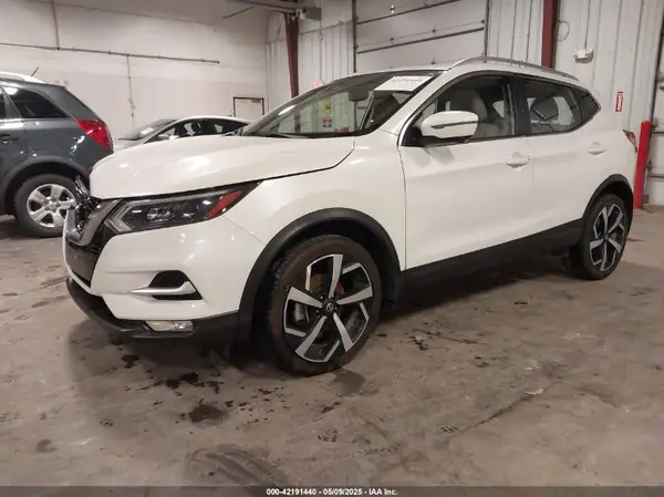 JN1BJ1CWXMW671628 2021 NISSAN ROGUE - Image 2