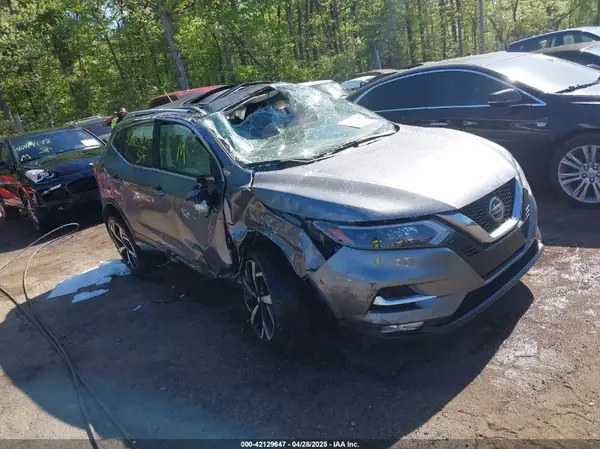 JN1BJ1CWXNW482768 2022 NISSAN ROGUE - Image 1