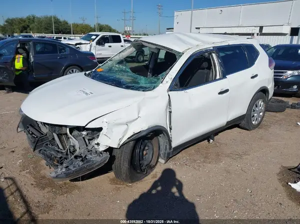 JN8AT2MT0GW027805 2016 NISSAN ROGUE - Image 2