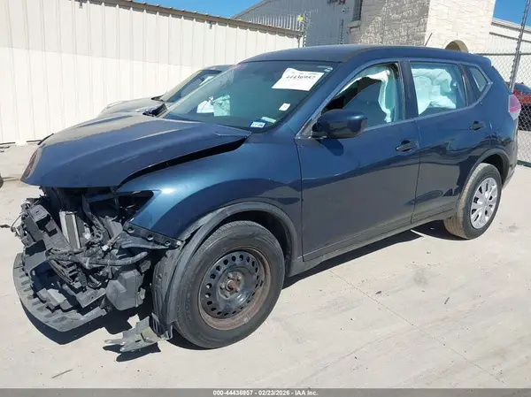 JN8AT2MT0GW028825 2016 NISSAN ROGUE - Image 2