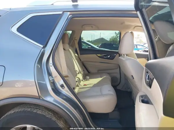 JN8AT2MT0HW130420 2017 NISSAN ROGUE - Image 8