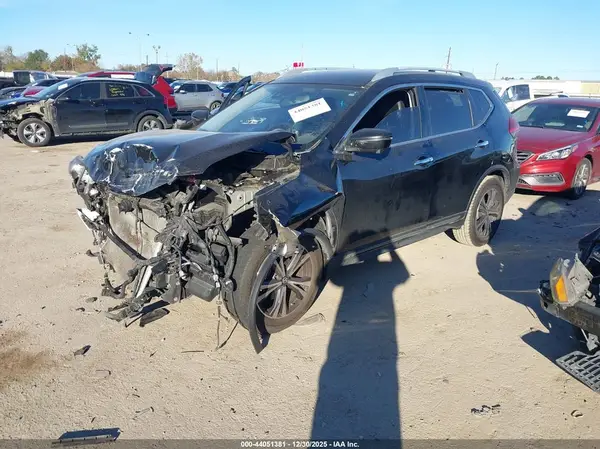 JN8AT2MT0HW131891 2017 NISSAN ROGUE - Image 2