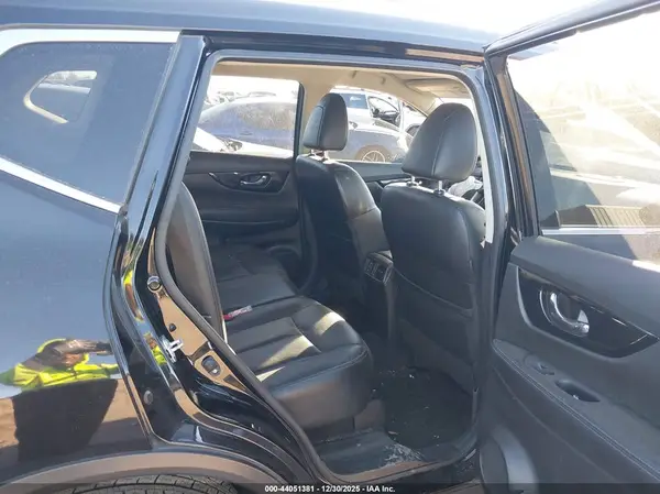 JN8AT2MT0HW131891 2017 NISSAN ROGUE - Image 8