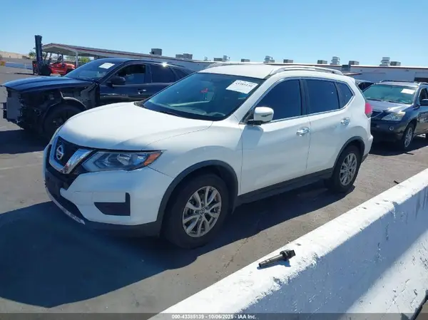 JN8AT2MT0HW132796 2017 NISSAN ROGUE - Image 2