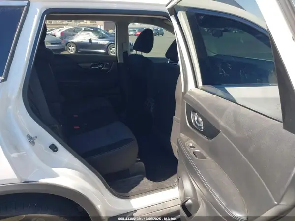 JN8AT2MT0HW132796 2017 NISSAN ROGUE - Image 8