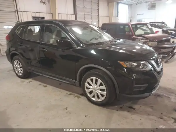JN8AT2MT0HW134290 2017 NISSAN ROGUE - Image 1