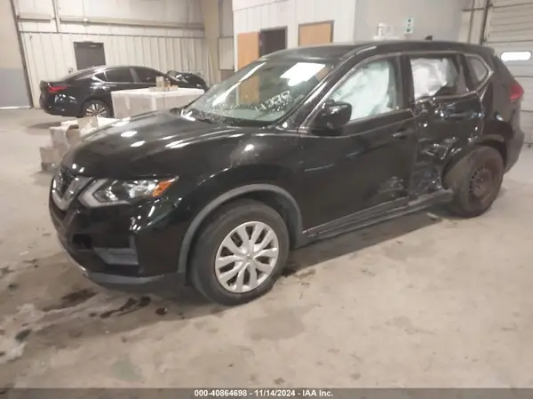 JN8AT2MT0HW134290 2017 NISSAN ROGUE - Image 2