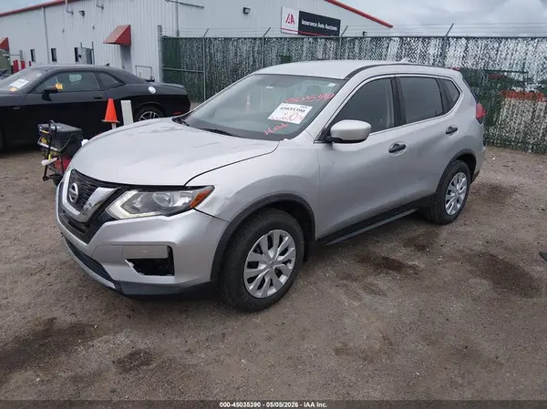 JN8AT2MT0HW134614 2017 NISSAN ROGUE - Image 2