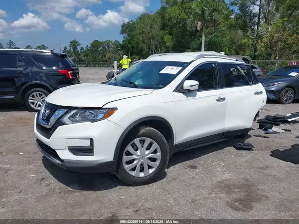 JN8AT2MT0HW134631 2017 NISSAN ROGUE - Image 2