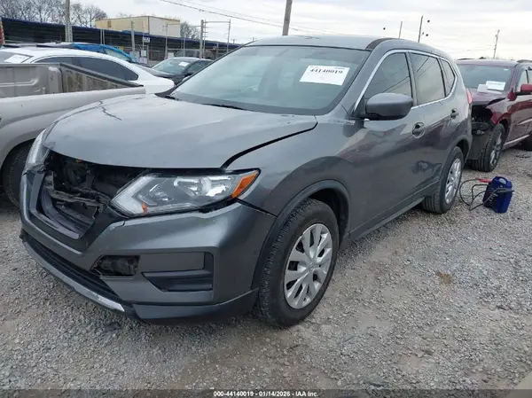 JN8AT2MT0HW135410 2017 NISSAN ROGUE - Image 2