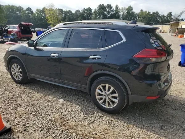 JN8AT2MT0HW136587 2017 NISSAN ROGUE - Image 2